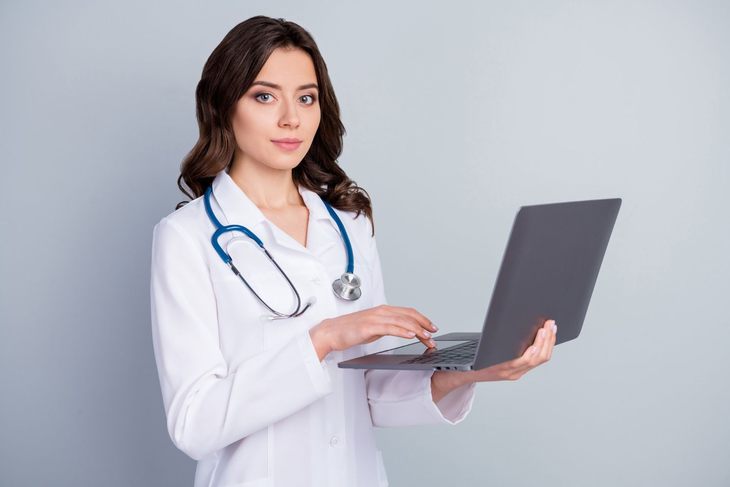 Únete a Qarefy como médico